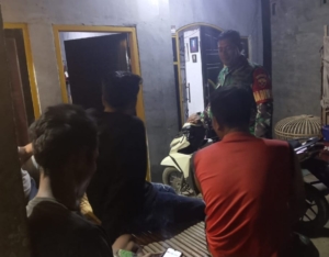 Lewat Ronda Malam, Babinsa Dukung Kamtibmas dan Pembangunan Desa