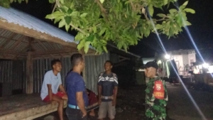 Babinsa Koramil 1614-01/Dompu Ronda Malam Bersama Warga, Perkuat Keamanan Lingkungan