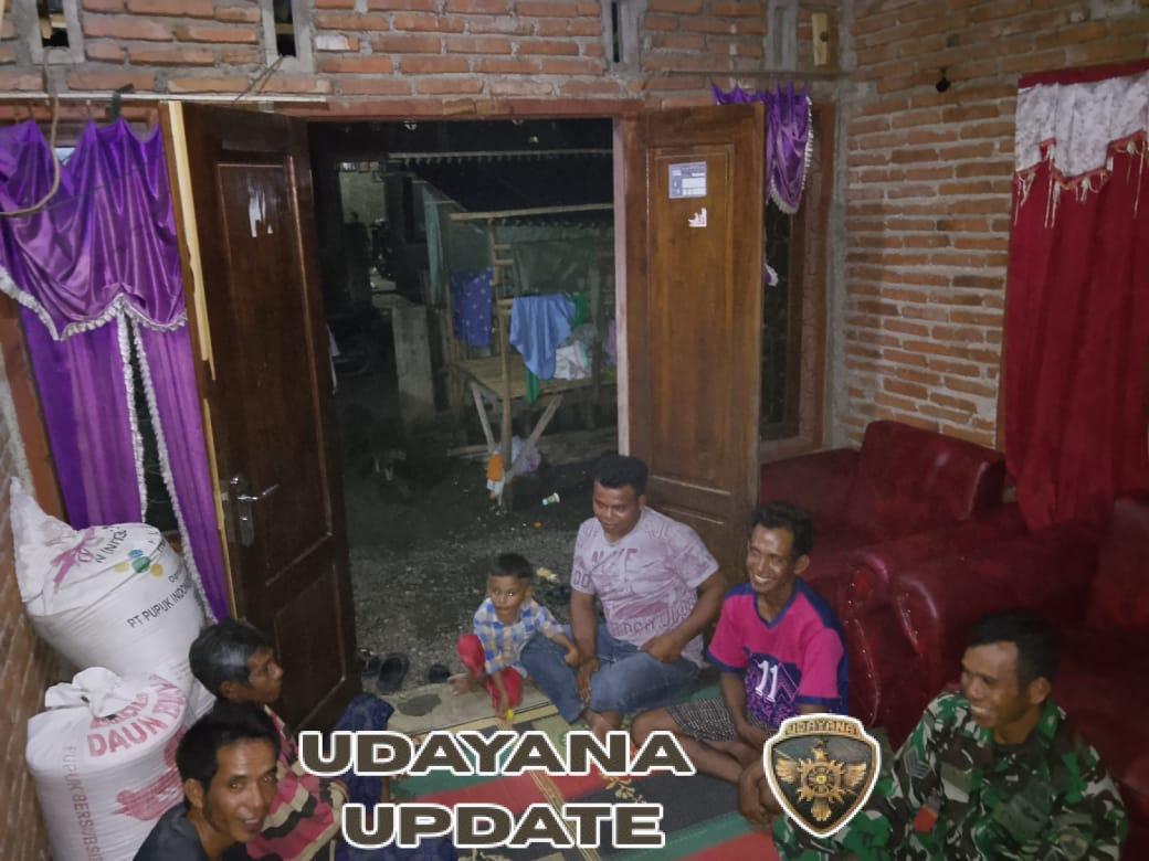 Babinsa Dompu Ronda Malam dan Dampingi Warga Selesaikan Masalah Kekeluargaan