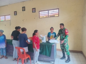 TNI Hadir Jaga Kamtibmas, Penyaluran BCRP Tahun 2025 di Desa Woloara Berjalan Lancar