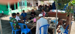 Babinsa Koramil 1614-05/Pekat Laksanakan Komsos Bersama Warga Desa Pekat