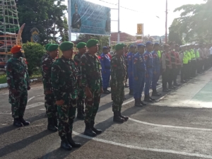 Sinergitas TNI–Polri Jaga Kondusivitas Nataru, Dandim 1624/Flotim Ikuti Apel Ops Lilin 2025