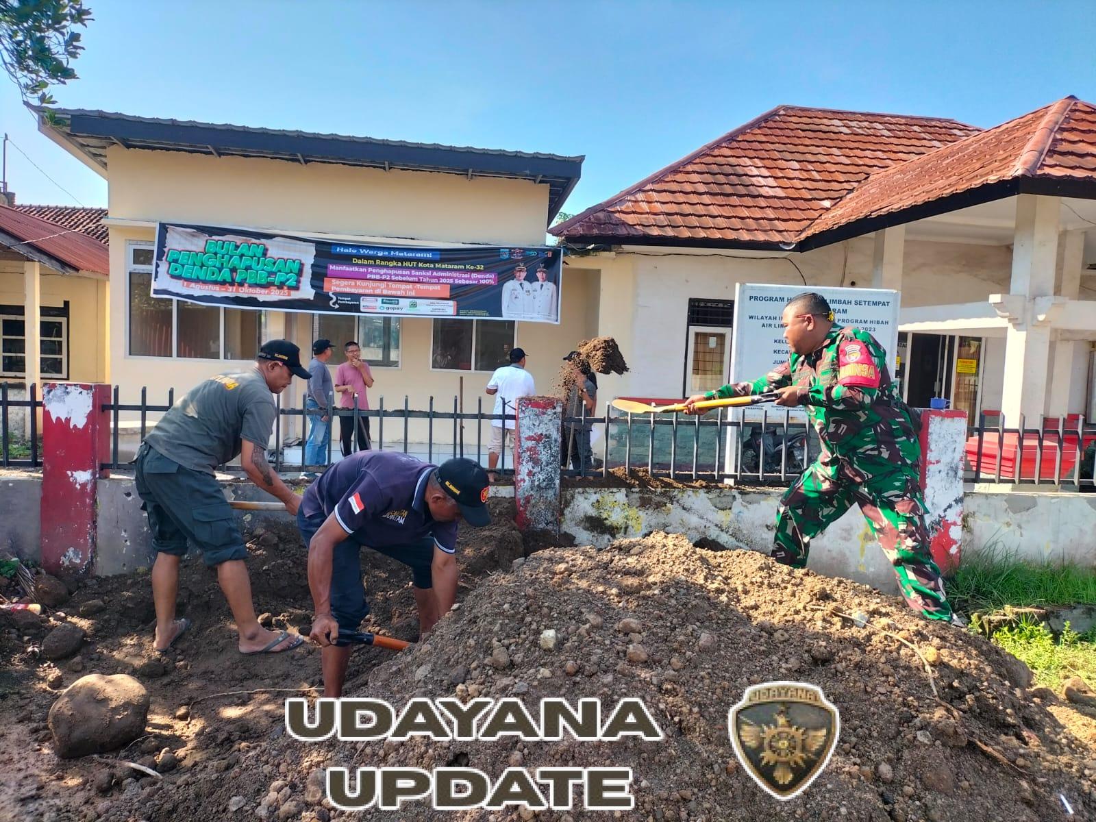 Babinsa dan Kelurahan Pagutan Timur Perkuat Sinergi Lewat Gotong Royong