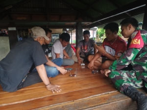 Babinsa Desa Meraran Laksanakan Komsos, Pererat Silaturahmi dengan Masyarakat