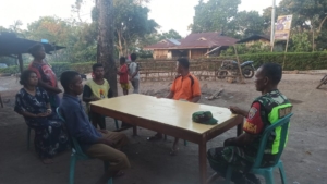 TNI AD Hadir di Tengah Warga, Babinsa Laksanakan Pamwil dan Komunikasi Sosial di Desa Pise