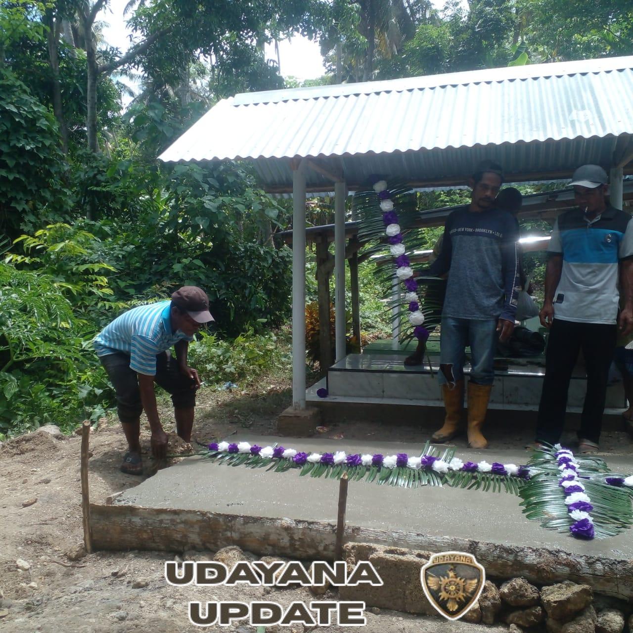 Kepedulian Babinsa Oesena Dampingi Warga Berduka Bersama