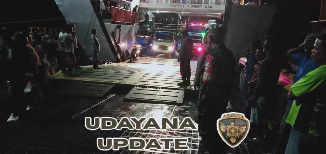 Babinsa Sertu Andri Muskananfola Amankan Aktivitas Kedatangan Kapal di Pelabuhan Pantai Baru