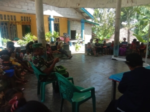 Babinsa Koramil Amanatun Utara Turut Pantau Penimbangan Balita di Posyandu Kuafeu