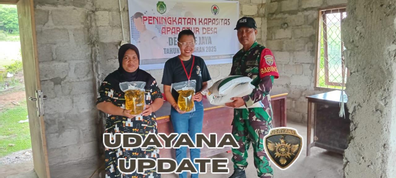Dukung Program Pemerintah, Babinsa Koramil Bajawa Amankan Pembagian Bansos di Kecamatan Riung