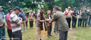 Dukung Pelestarian Mata Air Waeketu, Babinsa Bajawa Ikut Penanaman Bersama di Wolomeze