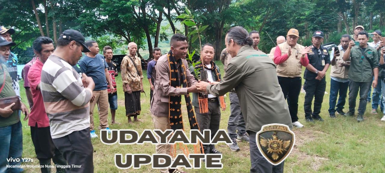 Dukung Pelestarian Mata Air Waeketu, Babinsa Bajawa Ikut Penanaman Bersama di Wolomeze