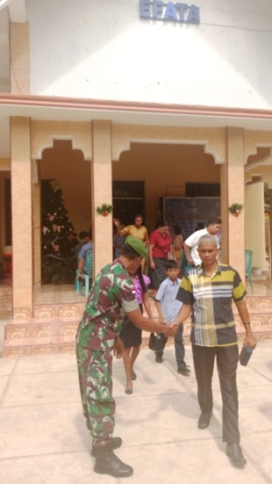 Babinsa Koramil 1627-01/Ba’a Laksanakan Pengamanan Ibadah Minggu di Gereja Efata Lekioen