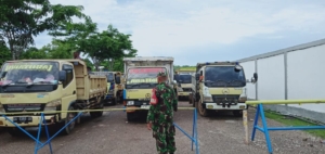 Babinsa Kodim 1627/RN Amankan Keberangkatan Kapal Garda Maritim 3 di Pelabuhan Pantai Baru