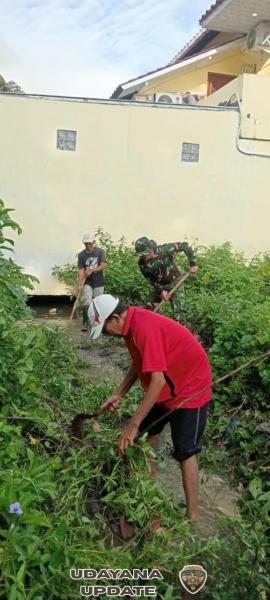 Babinsa Meraran Laksanakan Komsos untuk Pererat Silaturahmi dengan Warga.