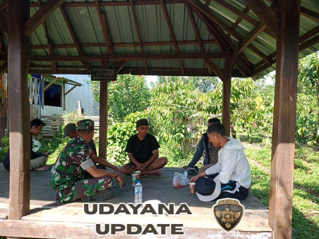 Babinsa Koramil Pekat Pererat Silaturahmi Warga Melalui Komsos