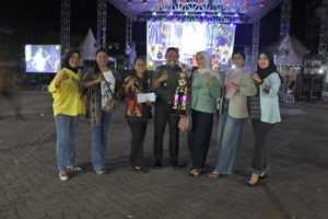 Dukung Kesejahteraan Masyarakat Melalui UMKM, Dandim 1624/Flotim Hadiri Penutupan rangkaian Pameran UMKM Dalam Rangka HUT ke-67 NTT di Larantuka