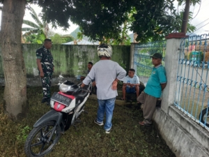 Jaga Kamtibmas dan Solidaritas Warga, Babinsa Ende Utara Gelar Komsos