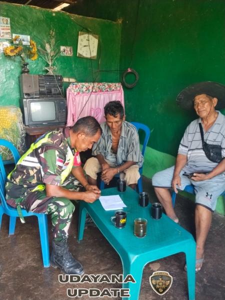 Babinsa Koramil 1627-03/Batutua Monitoring Penurunan 200 Zak Semen di KDKMP Desa Oelua