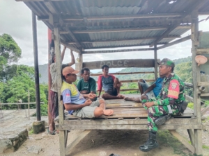 Komsos dan Pam Wilayah, Babinsa Ende Hadir di Tengah Warga untuk Jaga Ketertiban