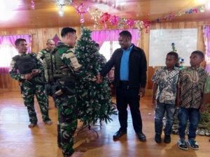 Pohon Natal dan Bingkisan, Hadiah Kasih Satgas Yonif 743/PSY untuk Jemaat GIDI Eo Wuyuneri