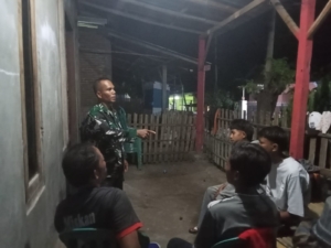 Jaga Lingkungan Tetap Kondusif, Babinsa Bolo Aktif Laksanakan Patroli dan Ronda Malam