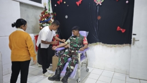 Babinsa Koramil 1627-01/Ba’a Laksanakan Donor Darah untuk Pasien Bayi di RS Ba’a