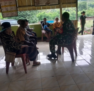 Warga Desa Niopanda Sambut Kehadiran Babinsa dalam Kegiatan Pamwil