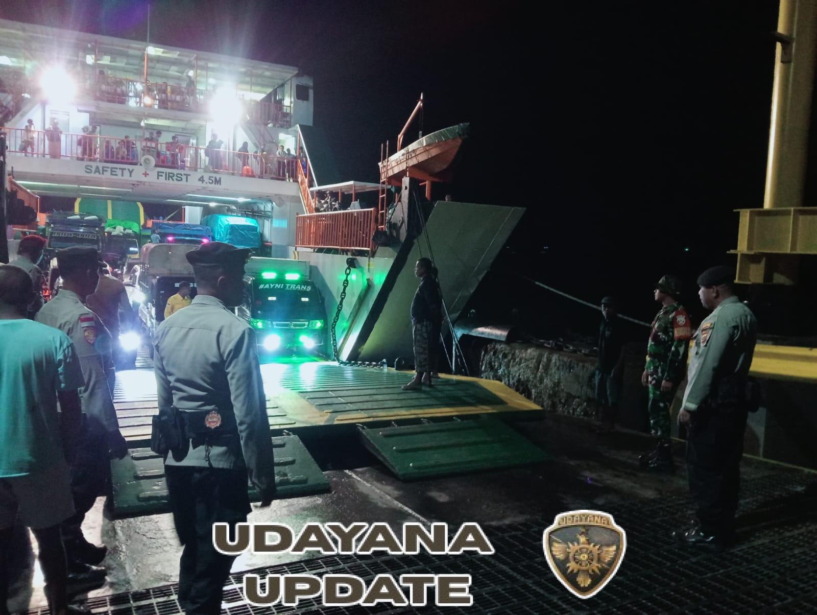 Piket Koramil 1627-02/PB Amankan Bongkar Muatan KM Garda Maritim 3 di Pelabuhan Pantai Baru