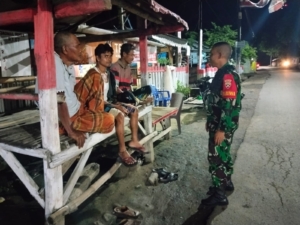 Babinsa Koramil 1608-02/Bolo Intensifkan Ronda Malam Cegah Kejahatan di Desa Binaan