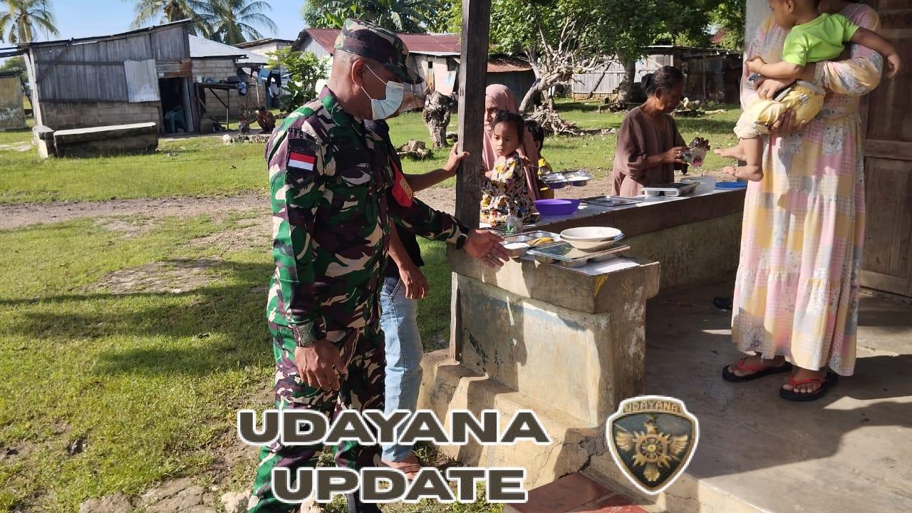 Babinsa Rote Timur Dampingi Pemberian Makanan Bergizi Gratis bagi Balita Desa Papela