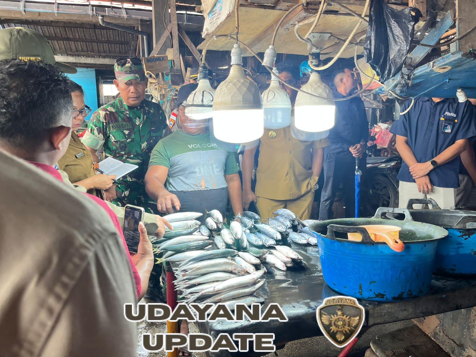 Pastikan Stabilitas Harga, Kasdim 1601/Sumba Timur Mengikuti Sidak Pasar Inpres Matawai