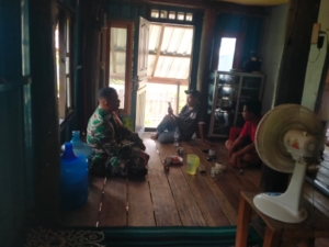 Melalui Komsos, Babinsa Dasan Anyar Jalin Silaturahmi dengan Warga Binaan