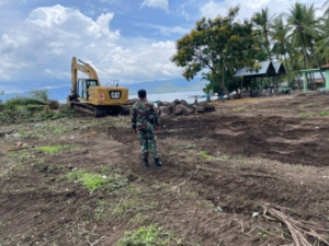 Babinsa Koramil 1624 – 03/Lewoleba Dukung Penyiapan Lahan Koperasi Merah Putih
