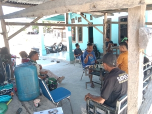 Babinsa Koramil 1627-03/Batutua Laksanakan Komsos Jelang Perayaan Natal di Desa Meoain