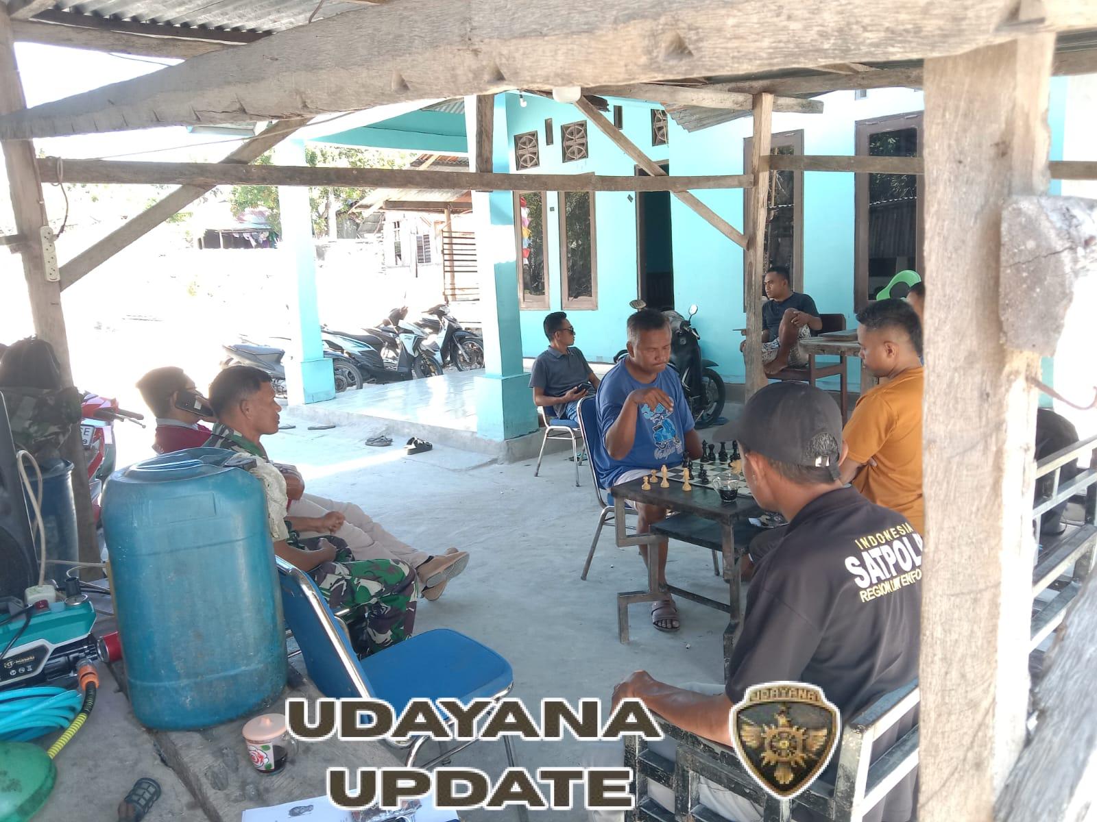 Babinsa Koramil 1627-03/Batutua Laksanakan Komsos Jelang Perayaan Natal di Desa Meoain