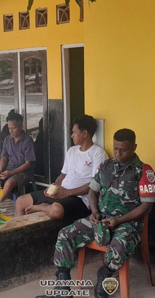 Babinsa Koramil 1627-03/BTT Laksanakan Komsos di Desa Oebole