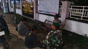 Koramil 1628-01/Taliwang Gelar Patroli Malam, Jaga Keamanan dan Ketentraman Warga