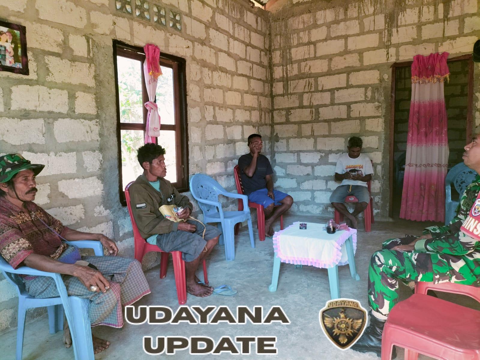 Babinsa Koramil 1627-01/Baa Laksanakan Komsos Jelang Natal dan Tahun Baru di Desa Kuli Aisele