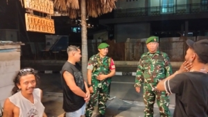 Hadirkan Rasa Aman di Tengah Masyarakat, Sertu Jaharudin Pimpin Patroli Dialogis di Jantung Manggarai Barat