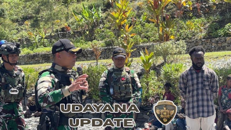 Satgas Yonif 743/PSY Tebar Damai Natal untuk Jemaat Gereja Berkat Muara