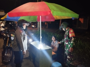 Jelang Natal dan Tahun Baru, Babinsa Koramil Blahbatuh Tingkatkan Patroli Keamanan