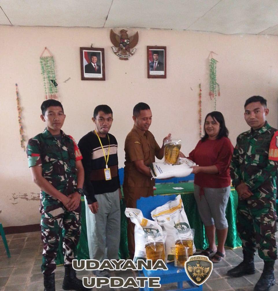 Pastikan Tepat Sasaran, Babinsa Koramil 1612-03/Borong Dampingi Penyaluran Beras dan Minyak Goreng