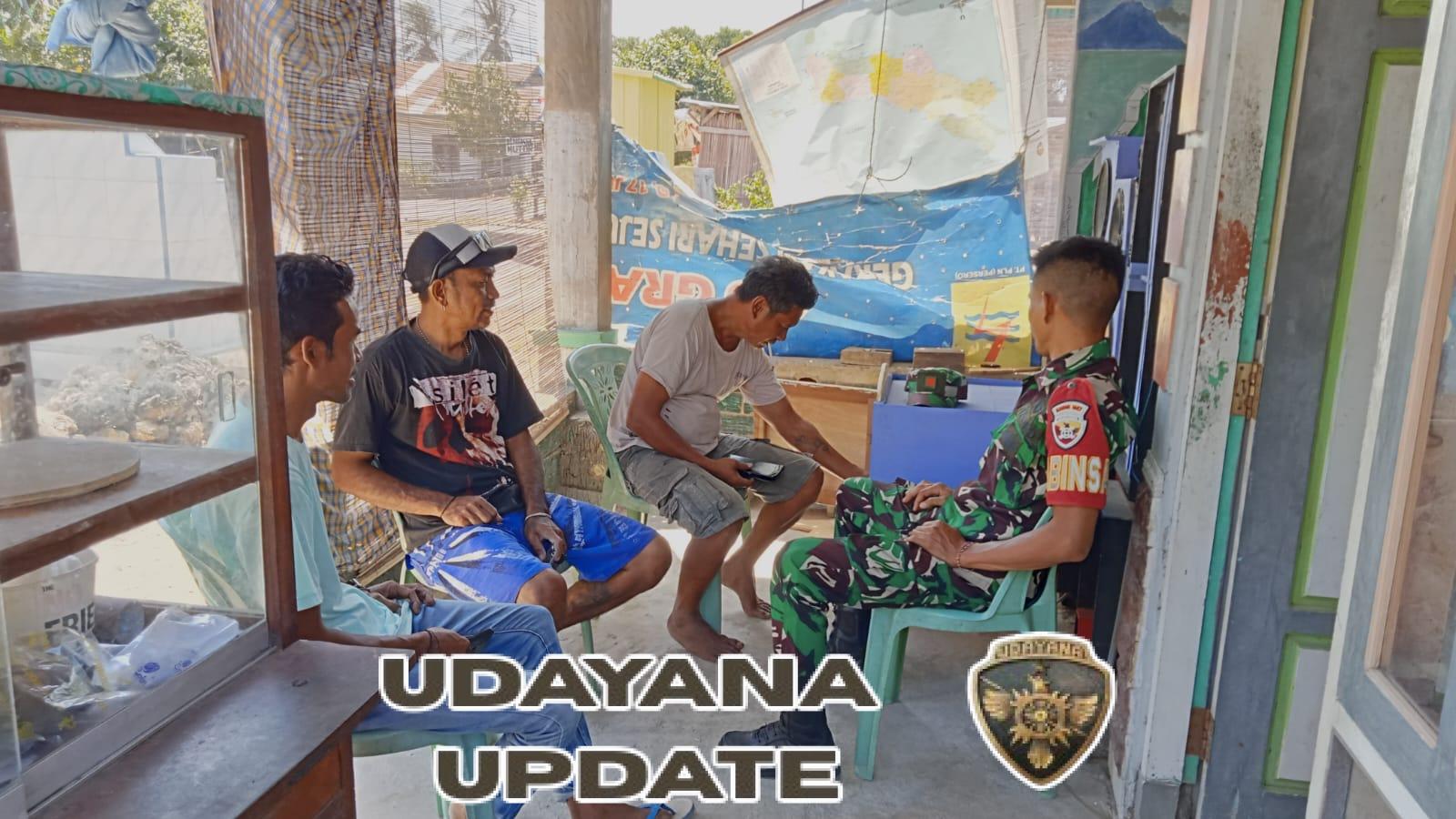 Babinsa Koramil 1627-03/Batutua Perkuat Komsos Warga Jelang Perayaan Natal 2025