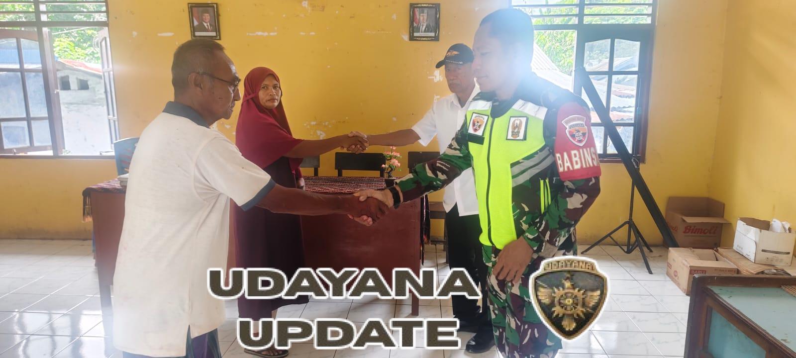 Pastikan Wilayah Aman, Babinsa Dampingi Pembagian BLT di Kecamatan Nangapanda