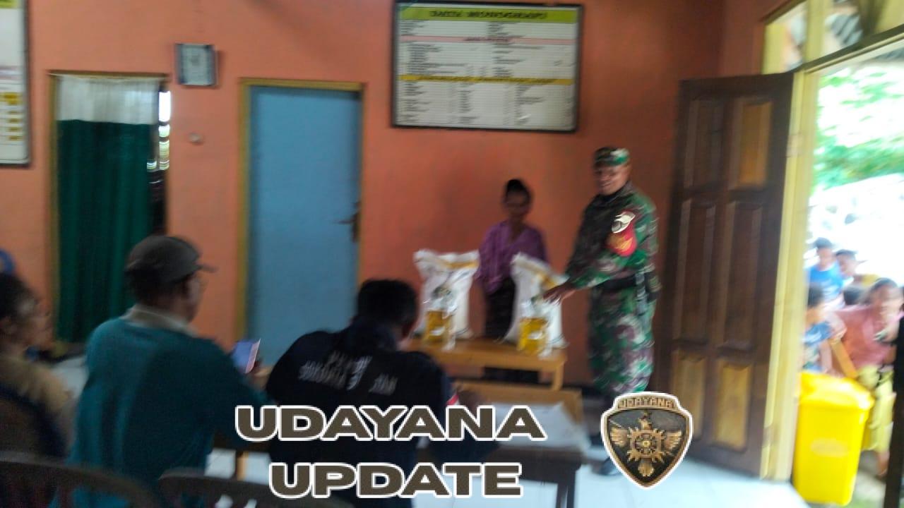 Serka Petrus Ghobe Laksanakan Pamwil dan Komsos Saat Penyaluran Bantuan Beras dan Minyak Goreng