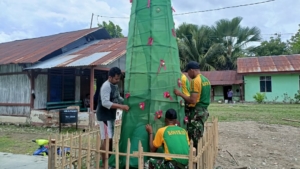 Peduli Umat, Satgas Pamtas Yonarmed 12 Kostrad Bantu Persiapan Natal di Raihenek