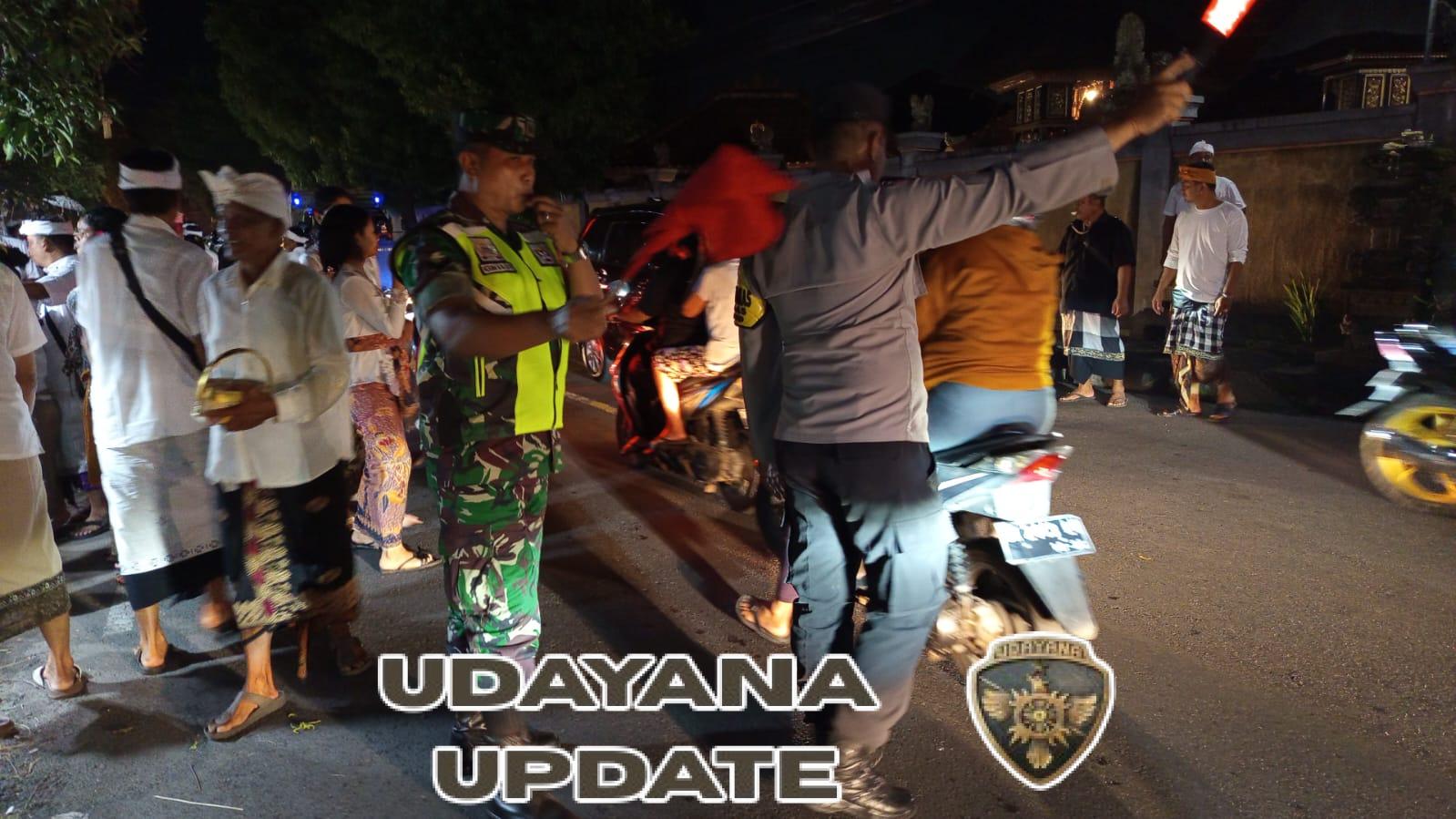 Babinsa Desa Mas Amankan Upacara Piodalan di Pura Ponambenan Ubud