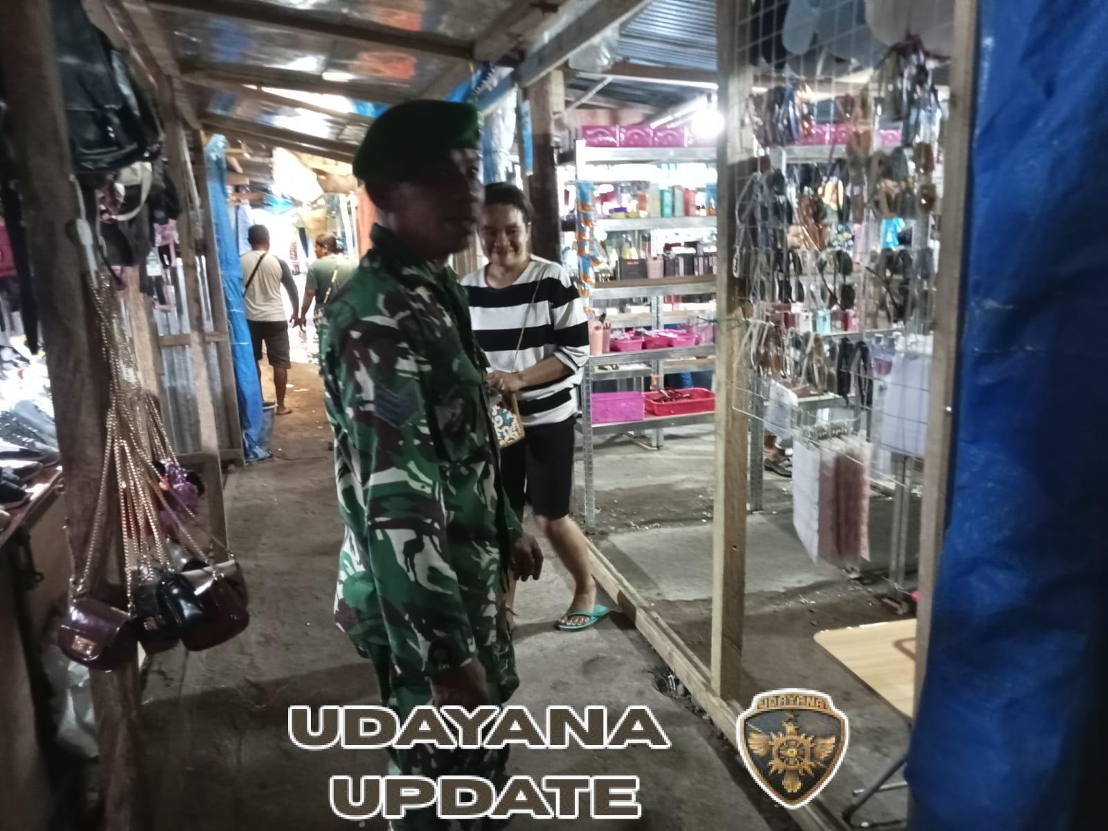 Babinsa Koramil Aesesa Hadir di Pasar Danga untuk Pastikan Keamanan dan Ketertiban Warga