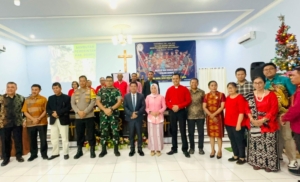 Dandim 1614/Dompu Hadiri Ibadah Malam Natal GMIT Syalom, Bupati Ajak Jaga Toleransi