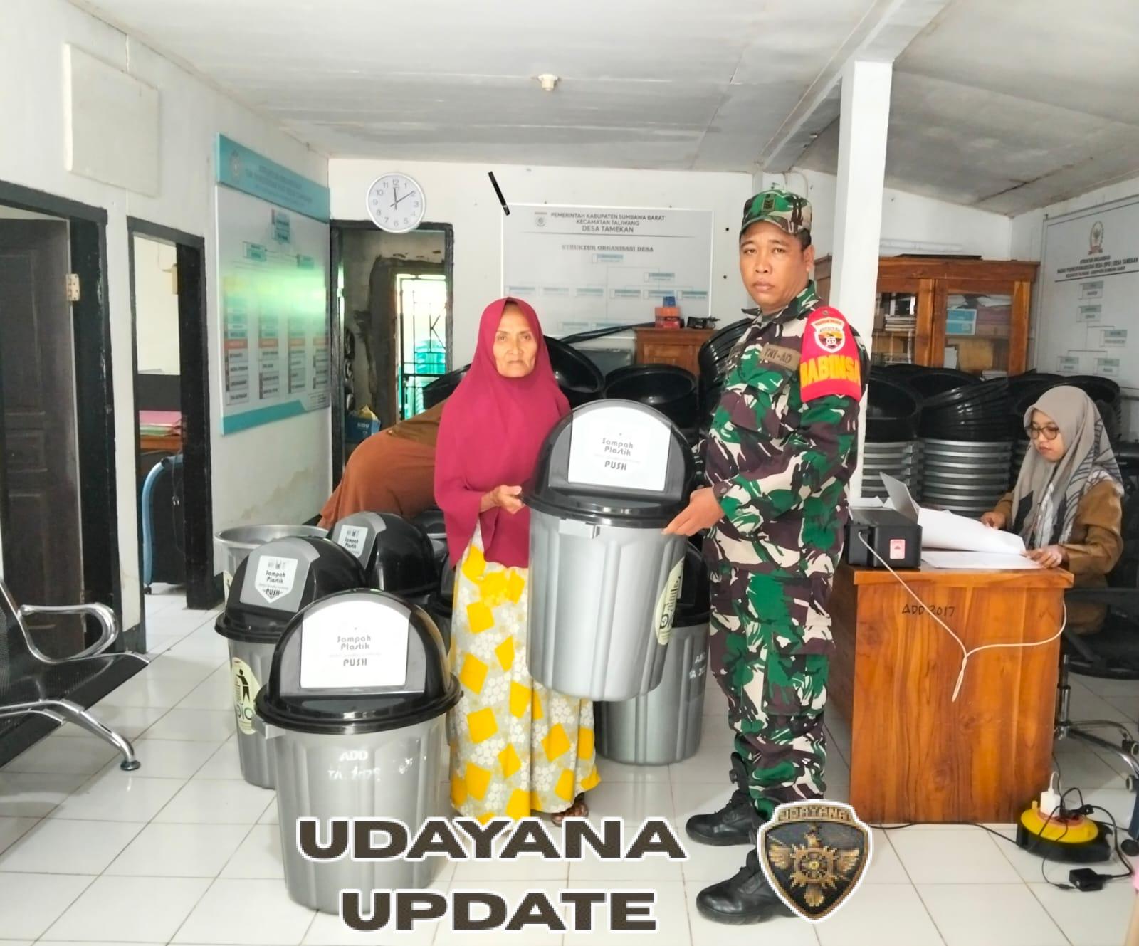 Babinsa Tamekan Hadiri Pembagian Bak Sampah Dana Desa Tahun 2025